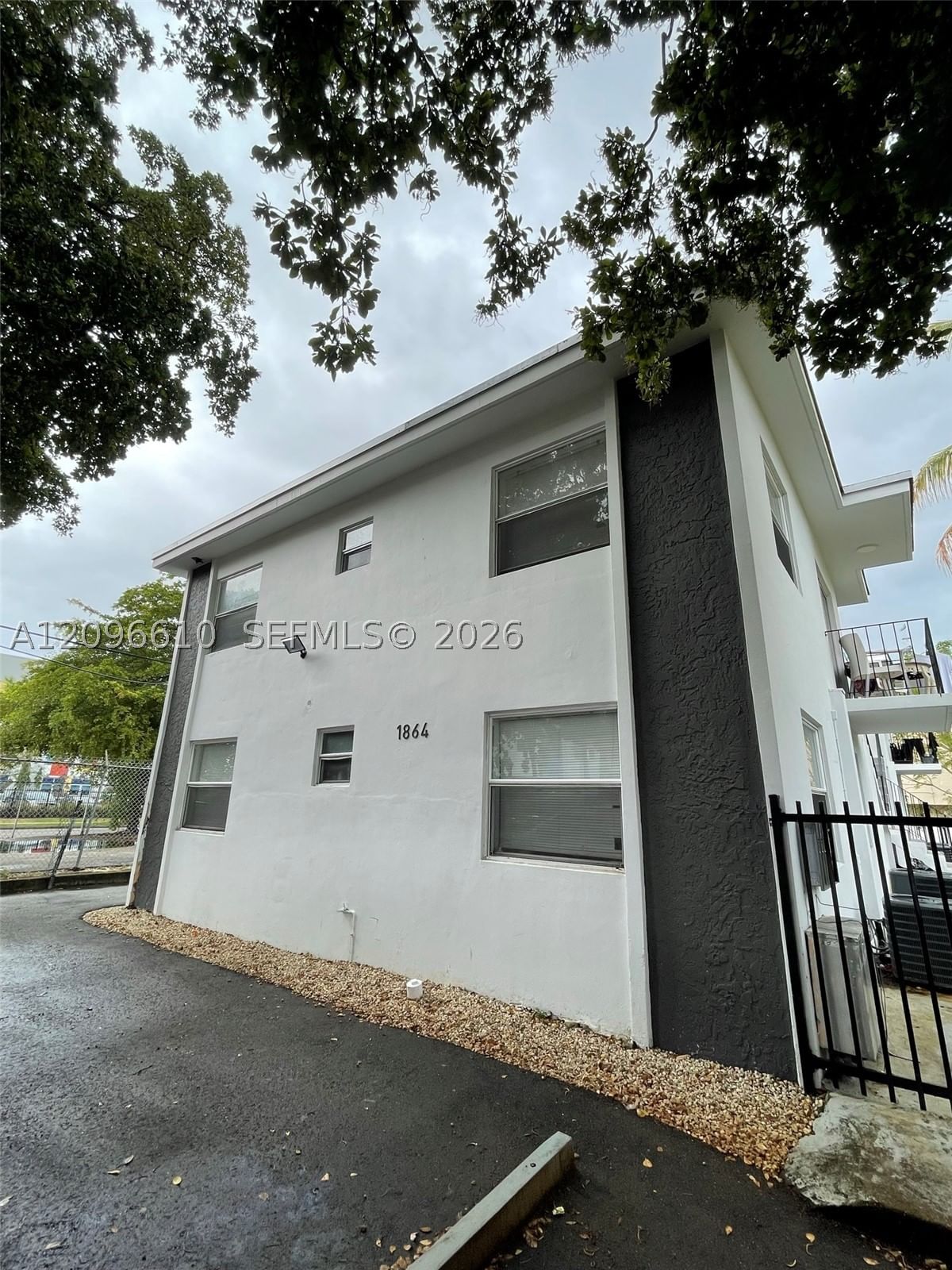 1864 NW 24th St