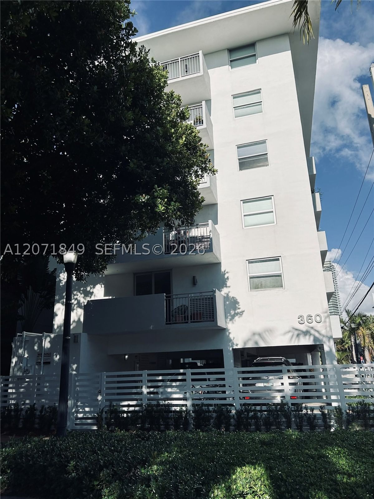 360 Meridian Ave