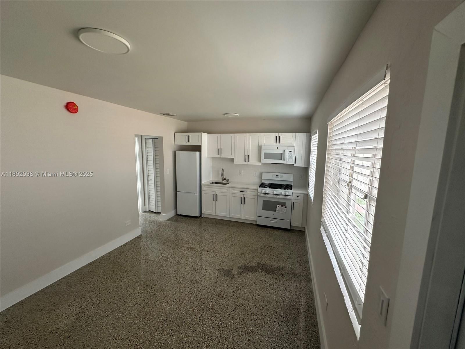 211 SW 18th Ave