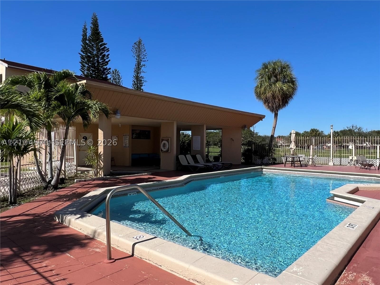 341 W Park Dr