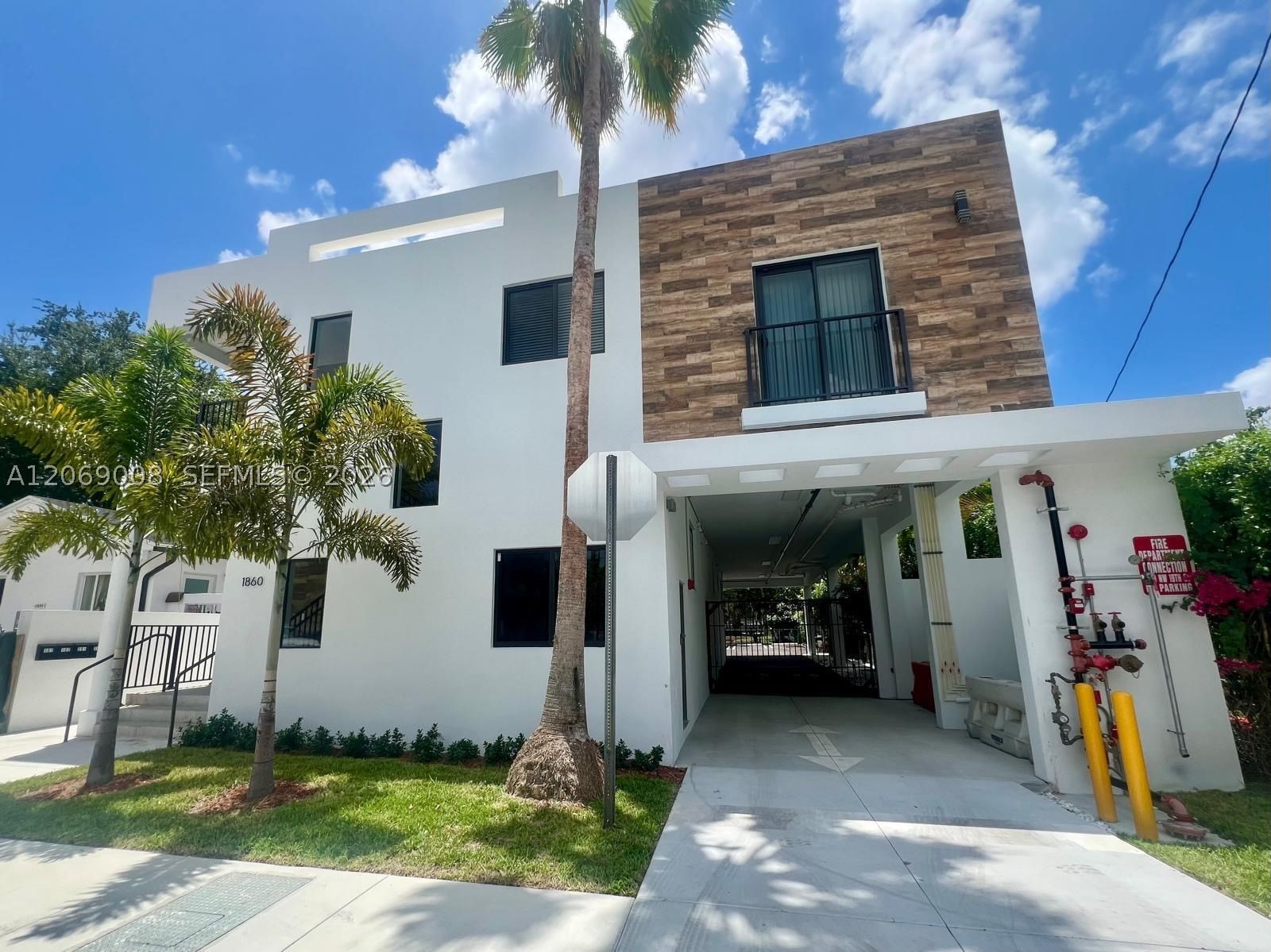 1860 NW 19th St