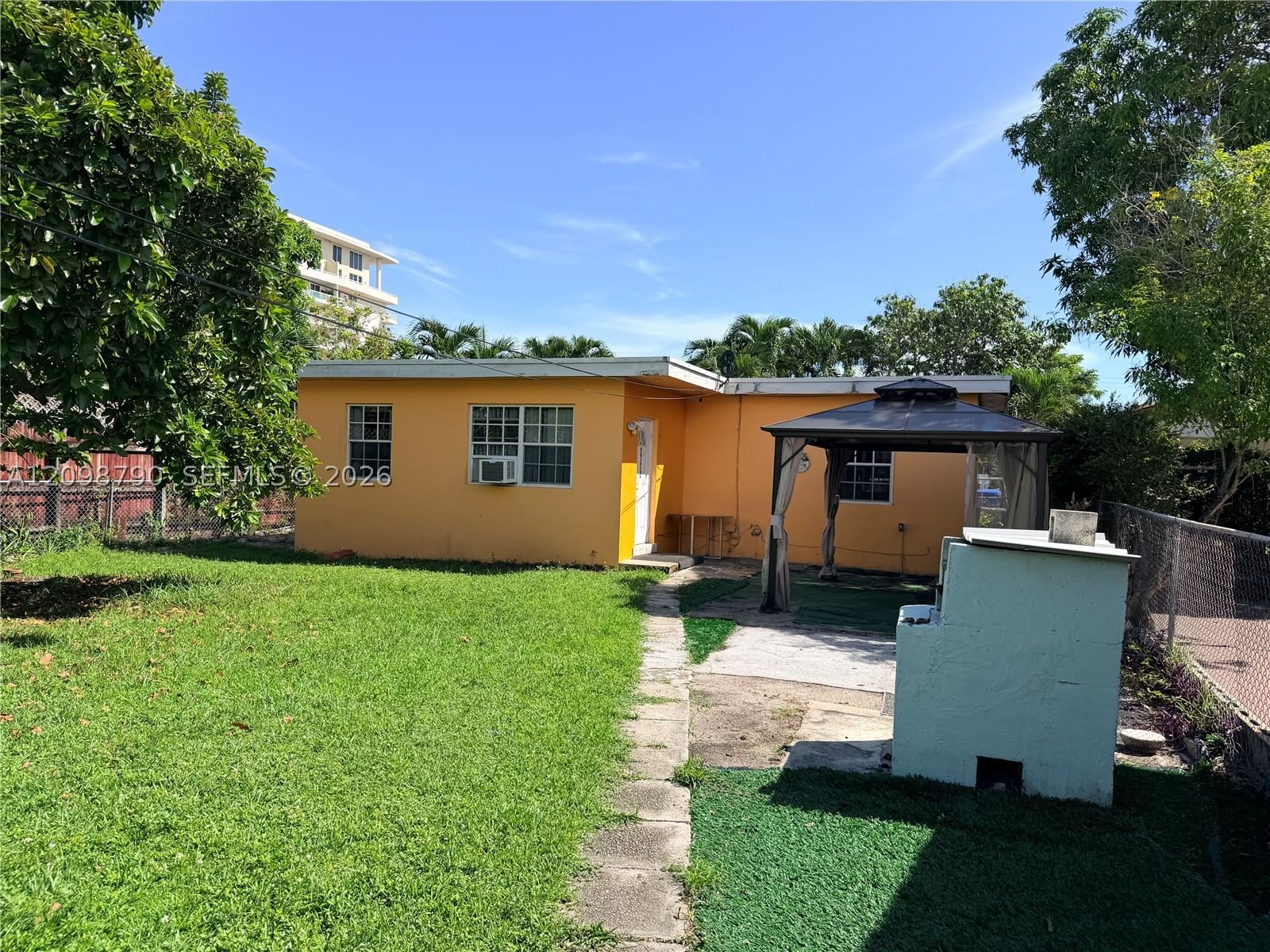 2772 SW 23rd Ter