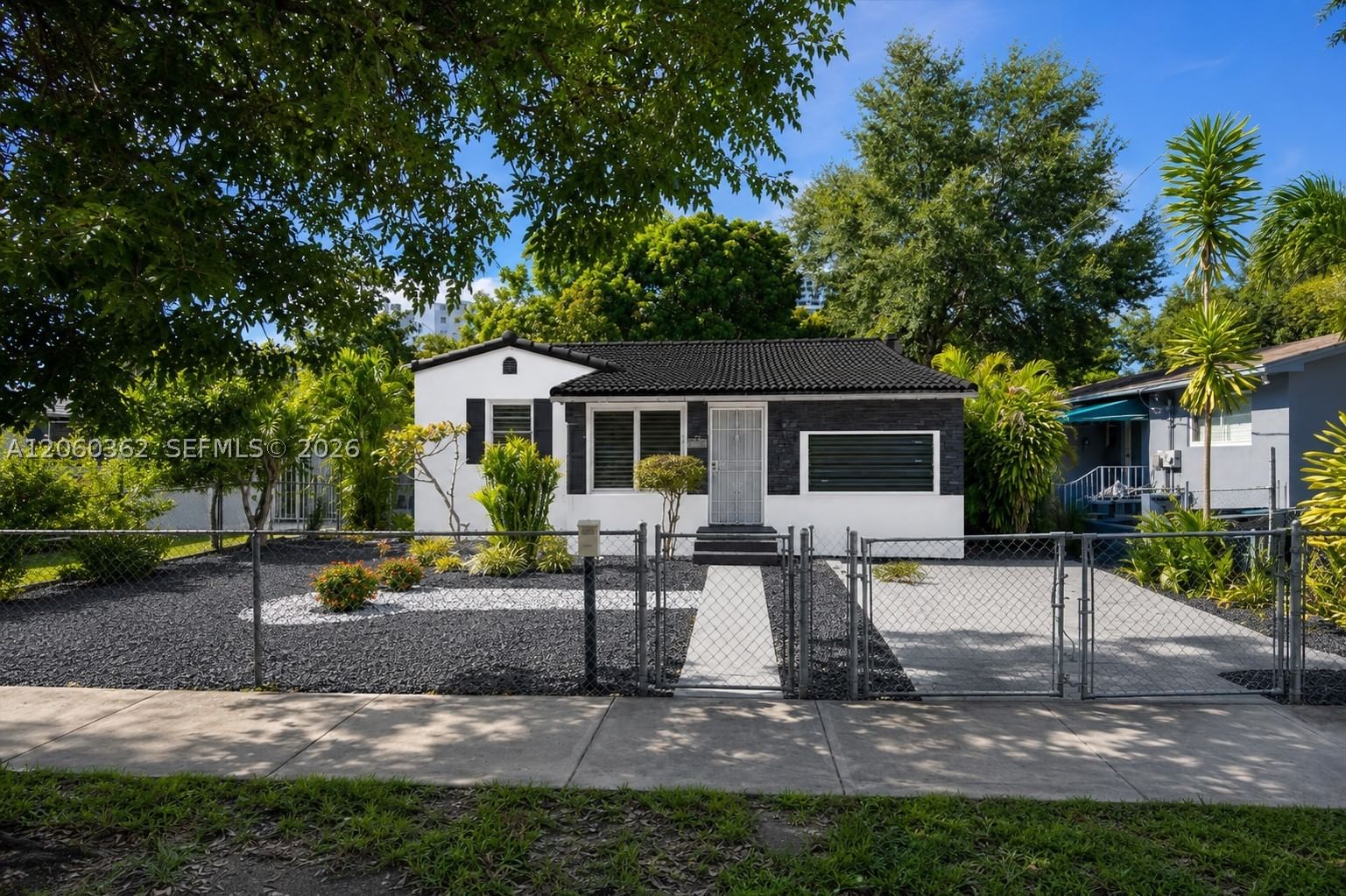 2750 SW 26th St