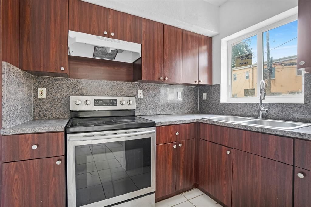 306 NW 84th Ter