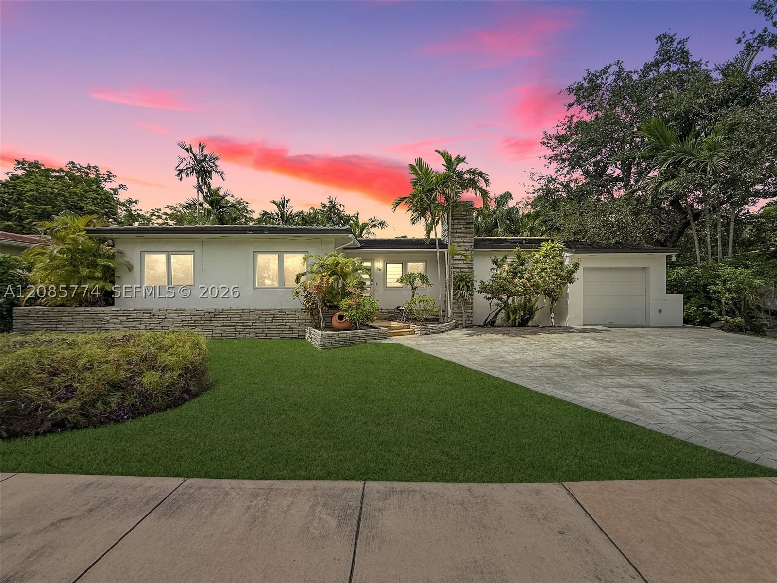 3128 Coconut Grove Dr