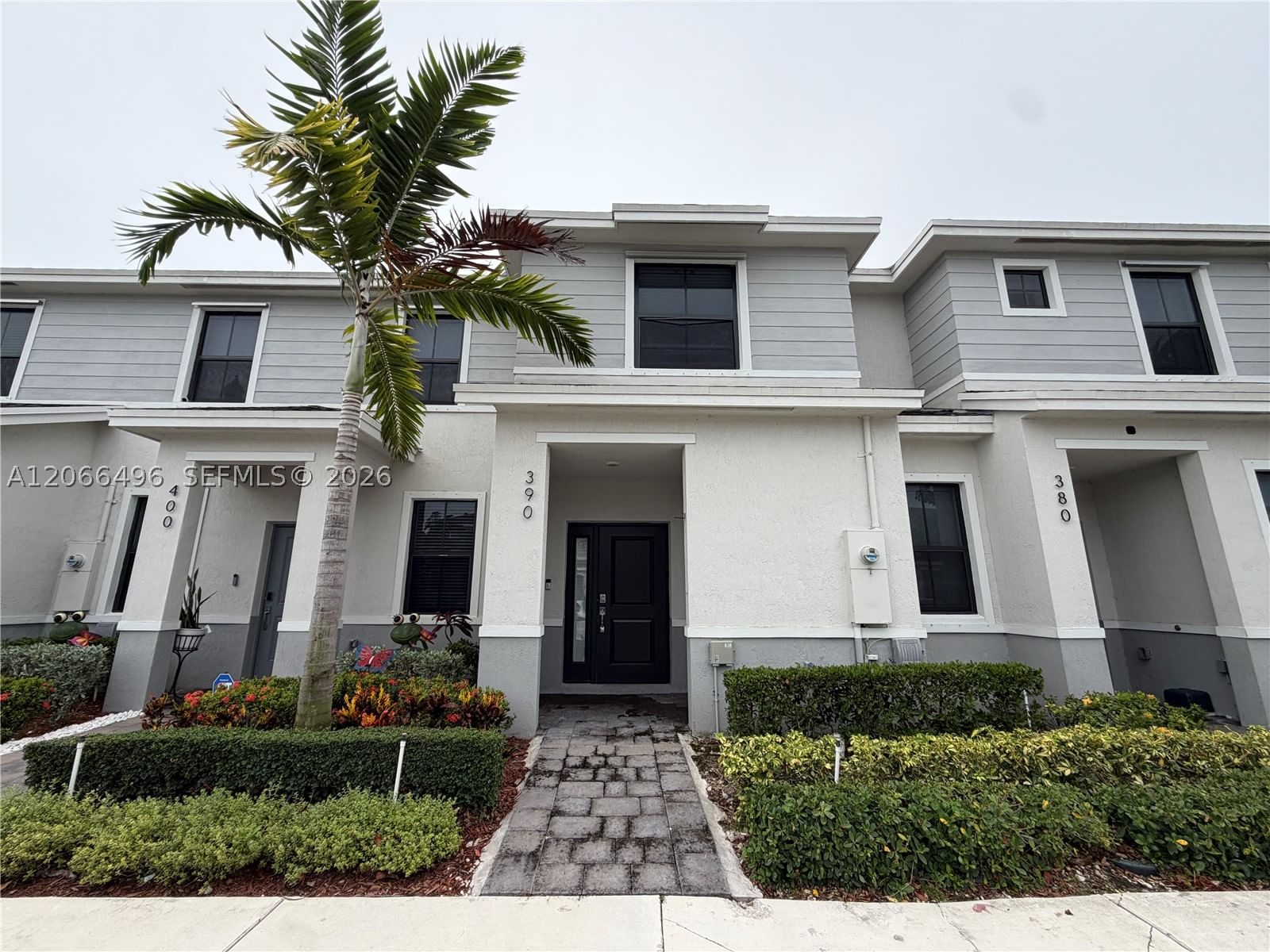 390 NE 12th St