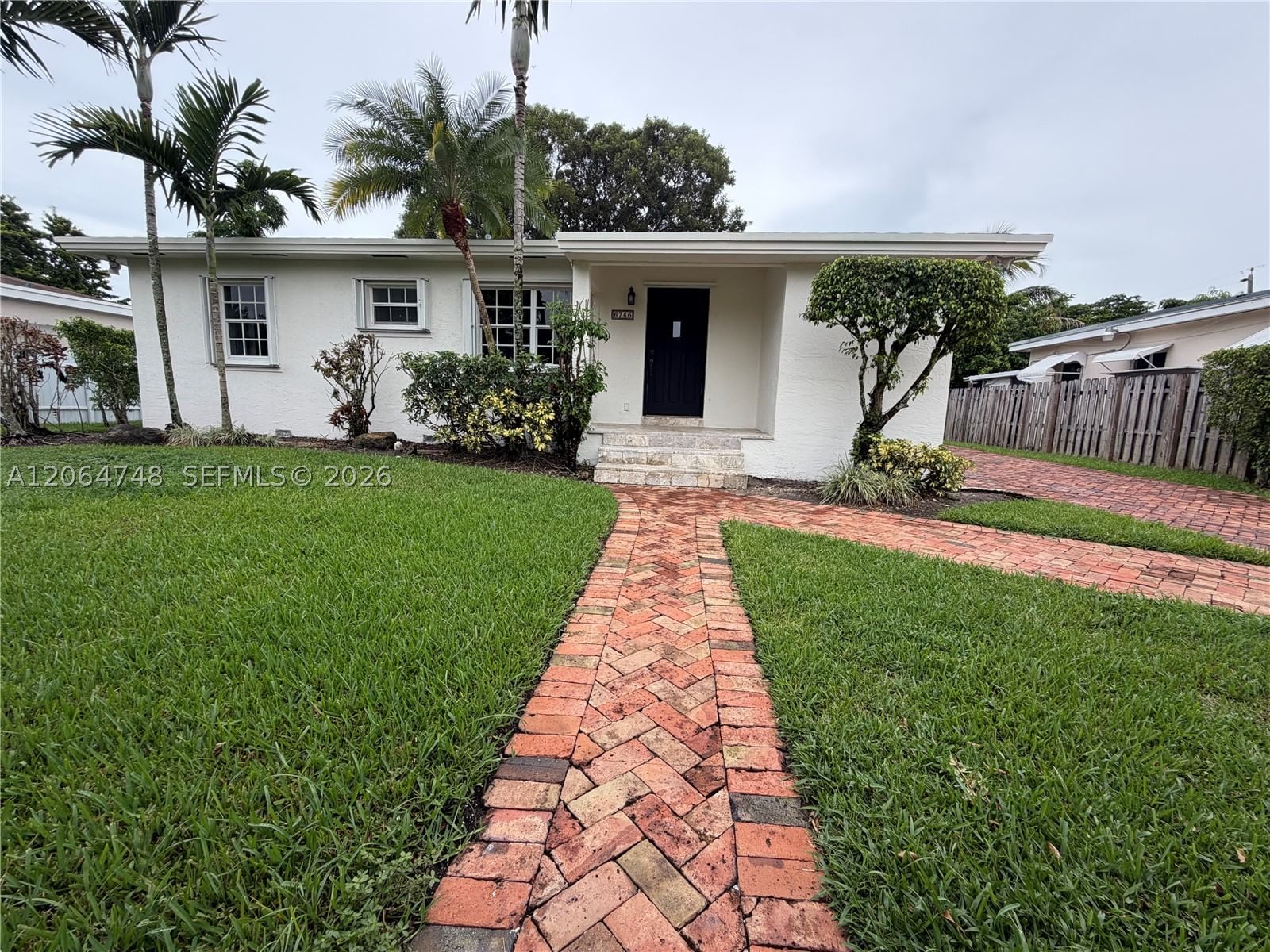 6746 SW 32nd Ter