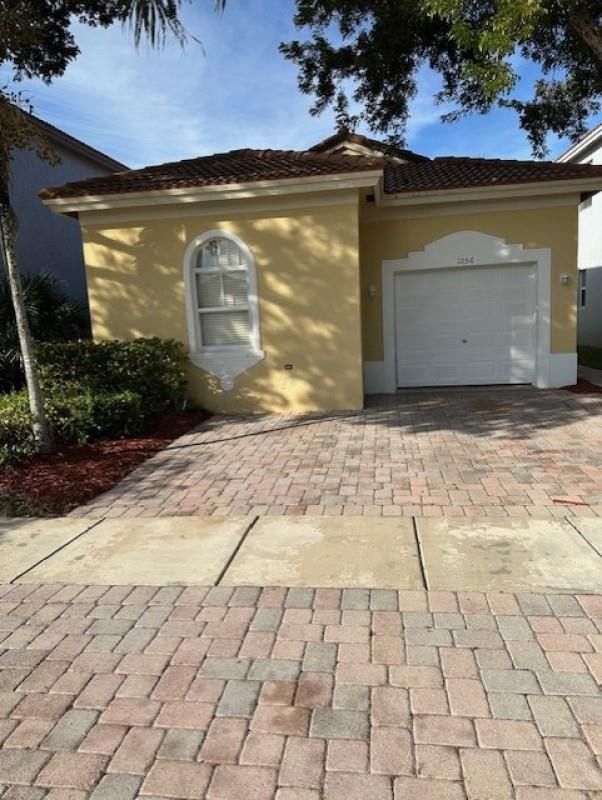 1056 NE 39th Ave