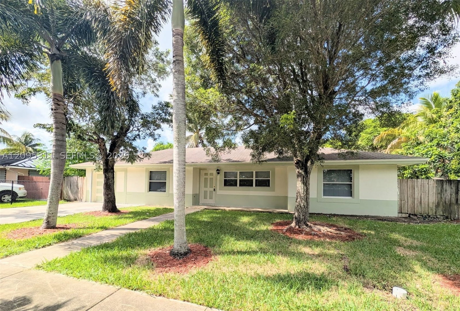 945 NW 4th Ln