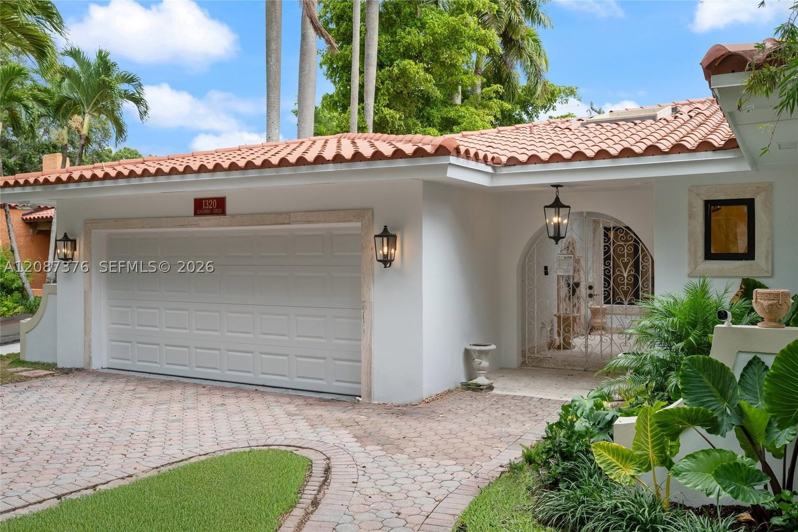1320 Alhambra Cir
