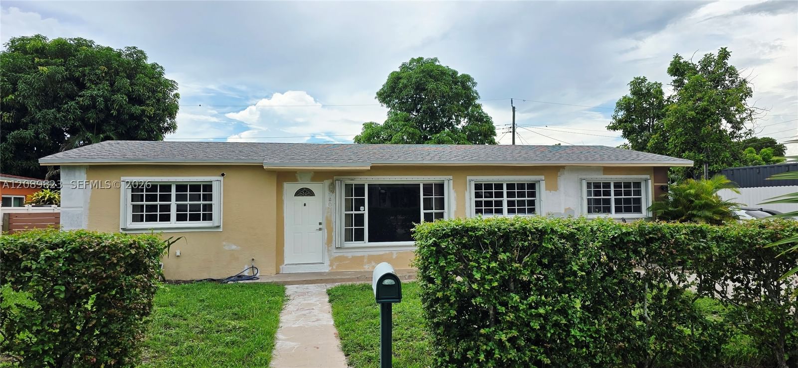 580 W 34th Pl