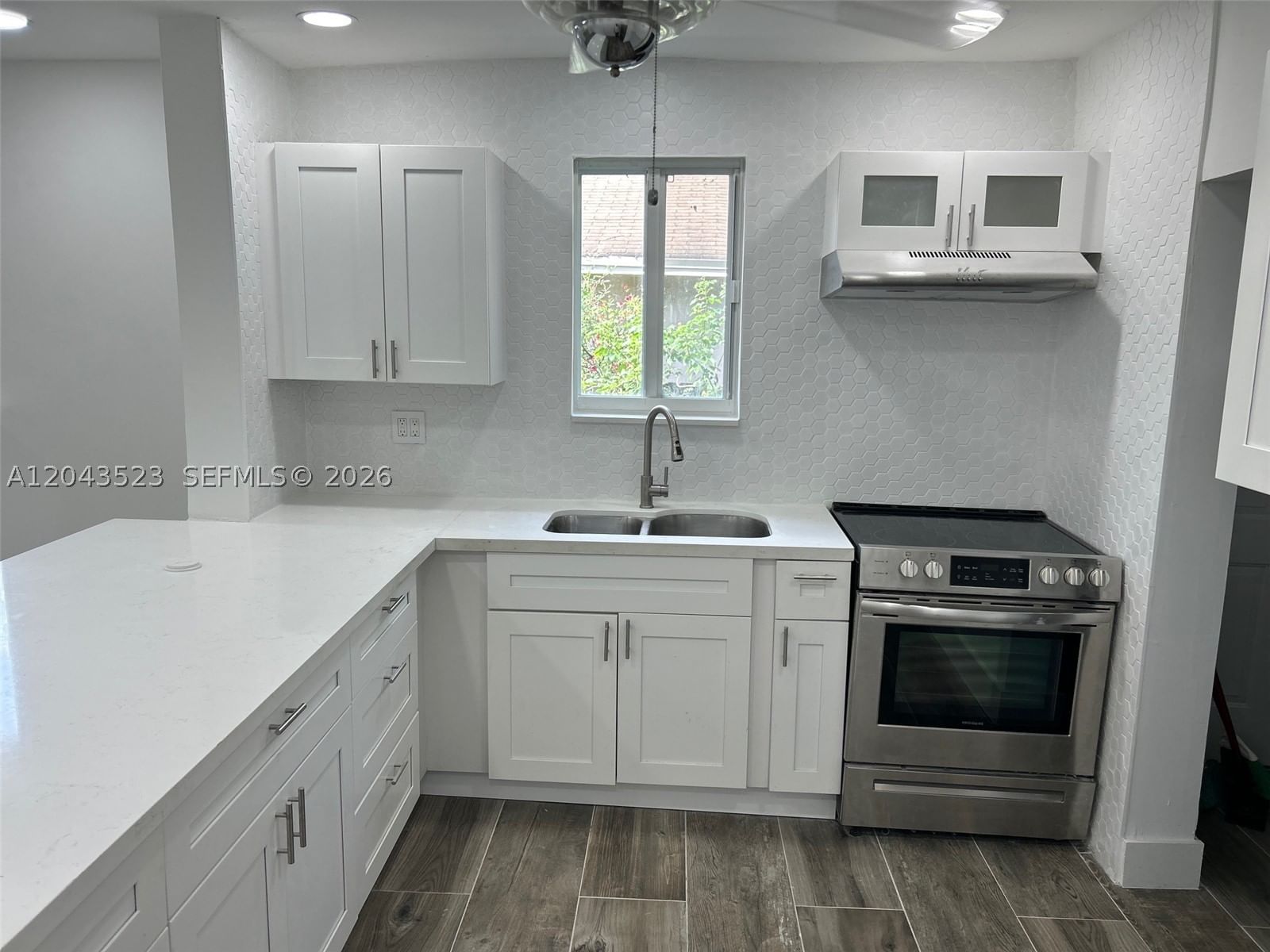 261 NW 49th St