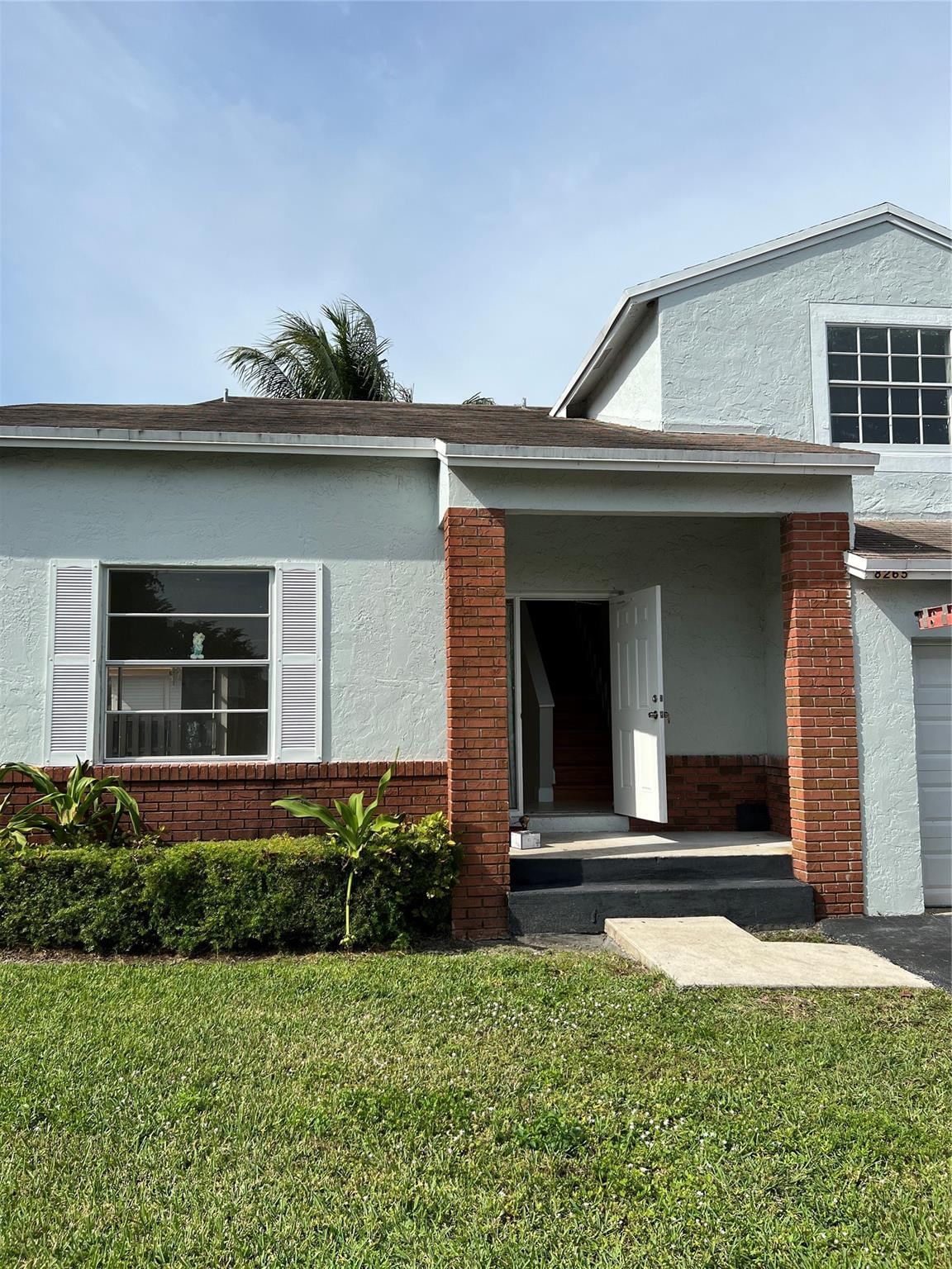 8265 NW 192nd Ter