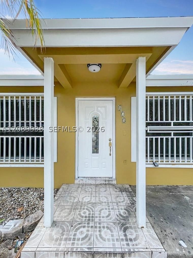 873 SW 10th St