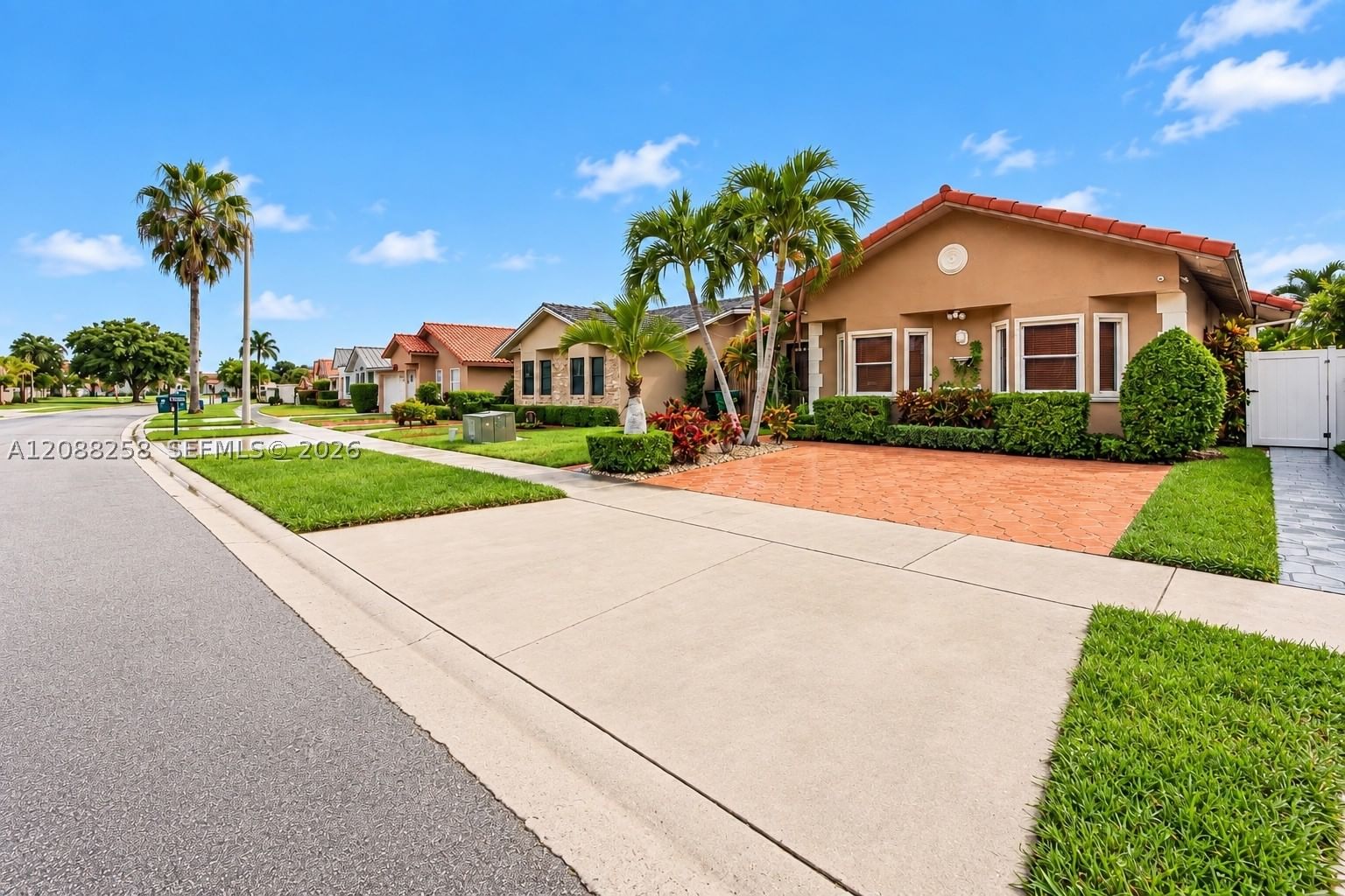 14590 SW 51st St
