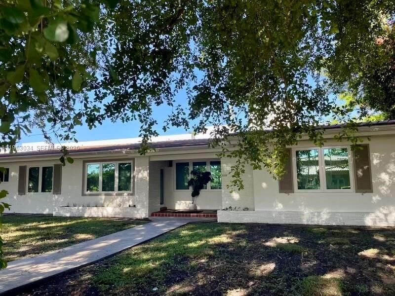 5352 Orduna Dr