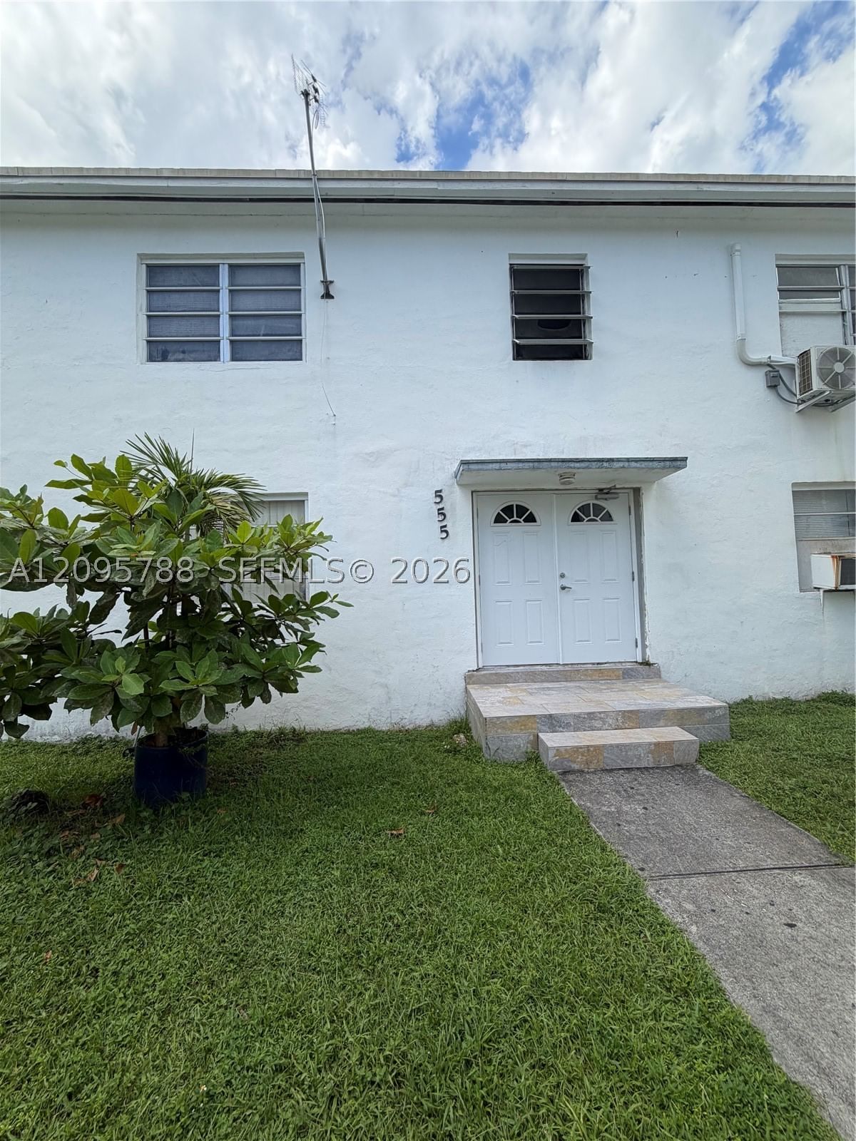 558 SW 7th St