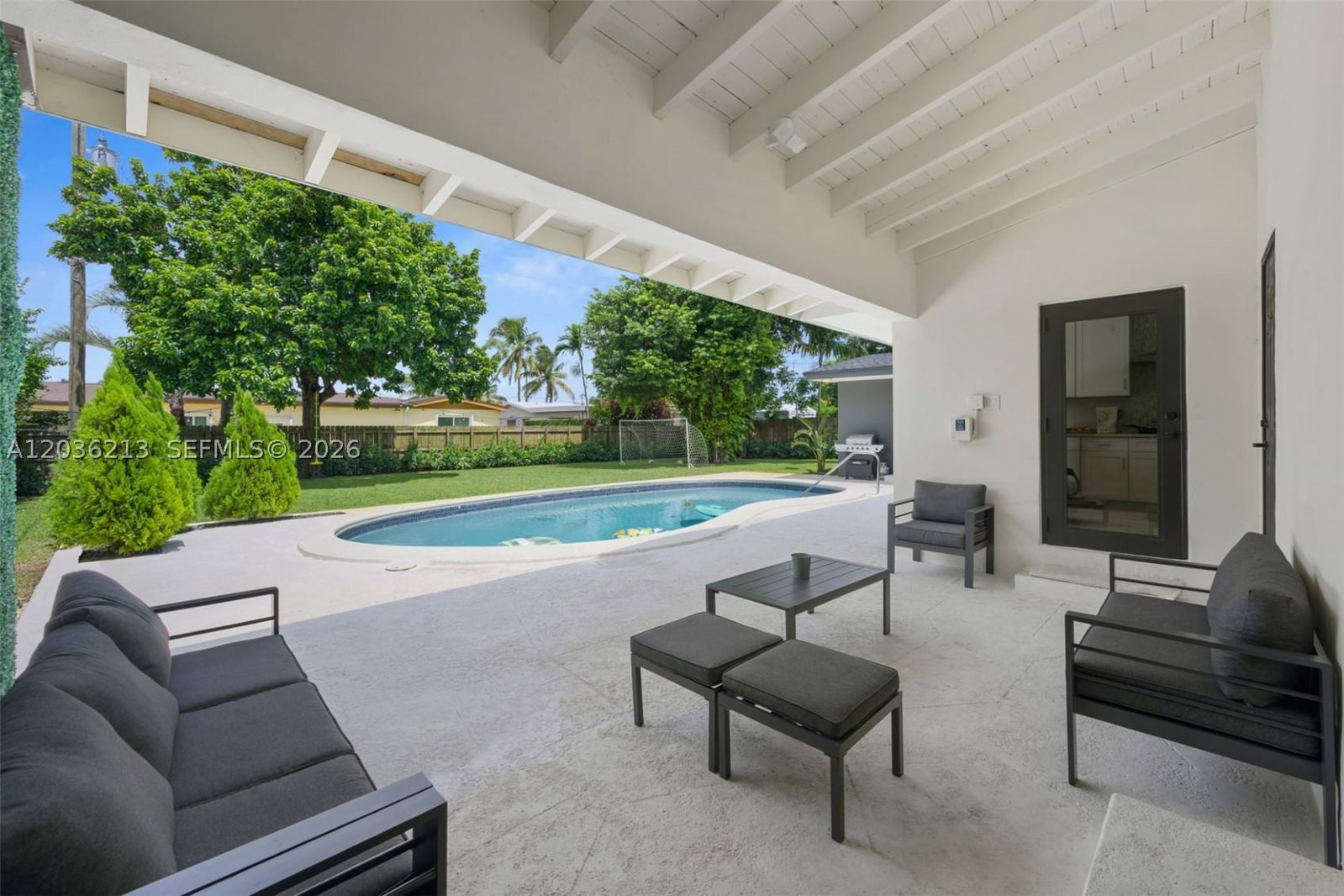 Photo 4